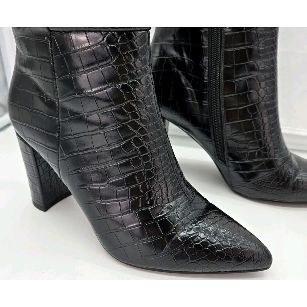 Modatope Ravelle Riding Boots Croc Skin Faux Leather Block Heel Sz 7 MOBWIFE NEW - Picture 2 of 13